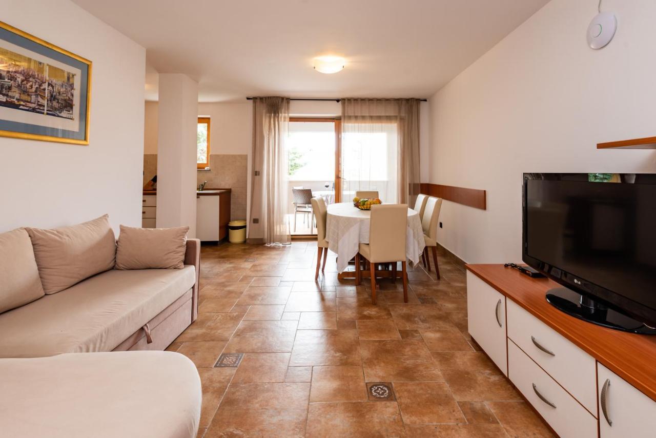 Apartments Smiljanic Tribalj Zewnętrze zdjęcie