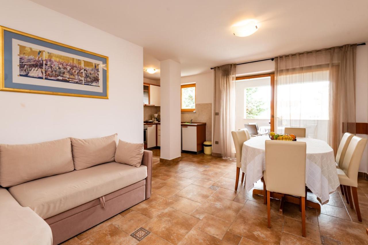 Apartments Smiljanic Tribalj Zewnętrze zdjęcie